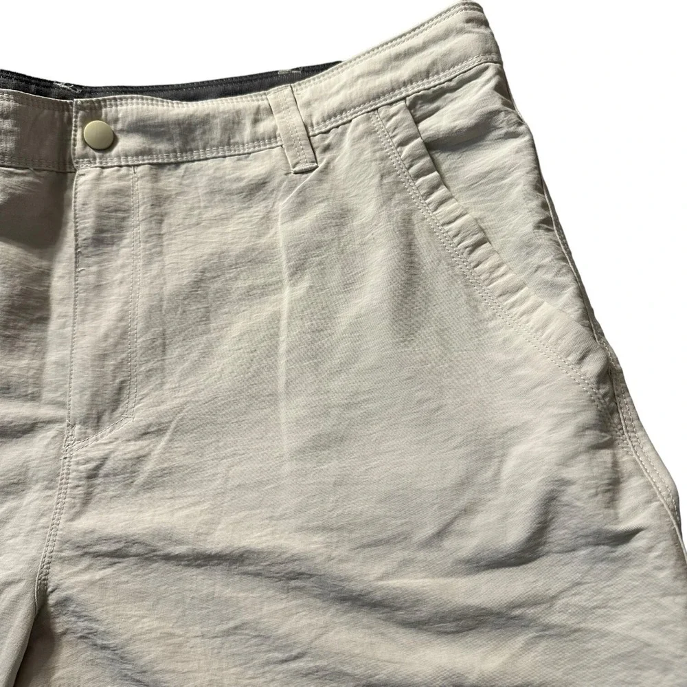 NordicTrack Cargo Shorts Khaki 3 Zip Pockets Hiking‎ Camp Casual Mens Size 42